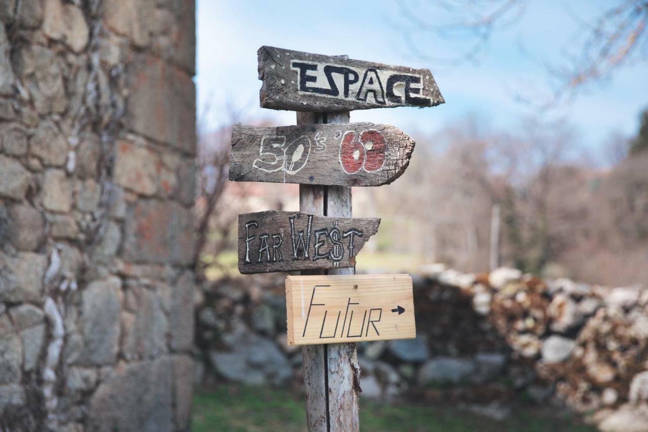 Voyage Spatio-Temporel Poussanges Dış mekan fotoğraf
